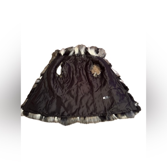 WHITE HOUSE BLACK MARKET black white brown patchwork faux fur vest
Size XXS - Picture 4 of 8